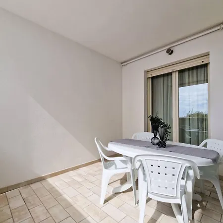 Sunny Beachfront With Pool And * بيبيوني