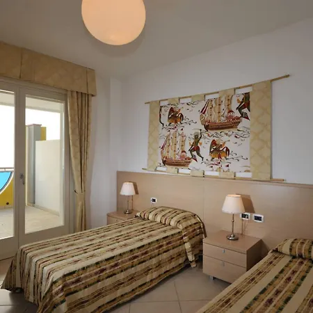 Apartment Sunny Beachfront With Pool And Bibione