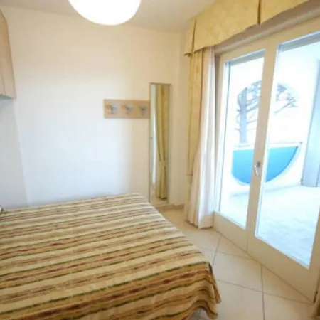Sunny Beachfront With Pool And Μπιμπιόνε