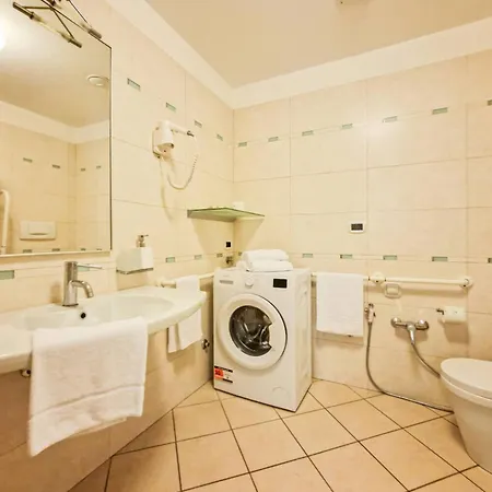 Apartment Sunny Beachfront With Pool And