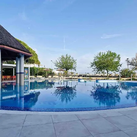 Apartment Sunny Beachfront With Pool And