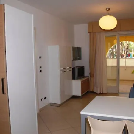 Sunny Beachfront With Pool And Apartment *