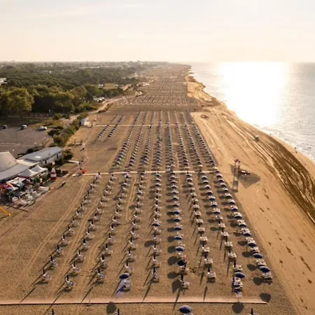 Sunny Beachfront With Pool And Bibione